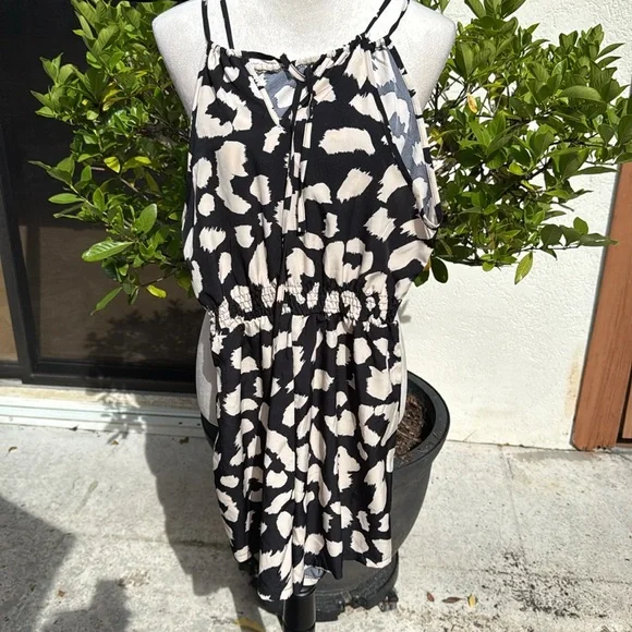 JORESS. Black/Tan Romper. Sleeveless. Elastic Waist. Size Small. - Picture 2 of 6